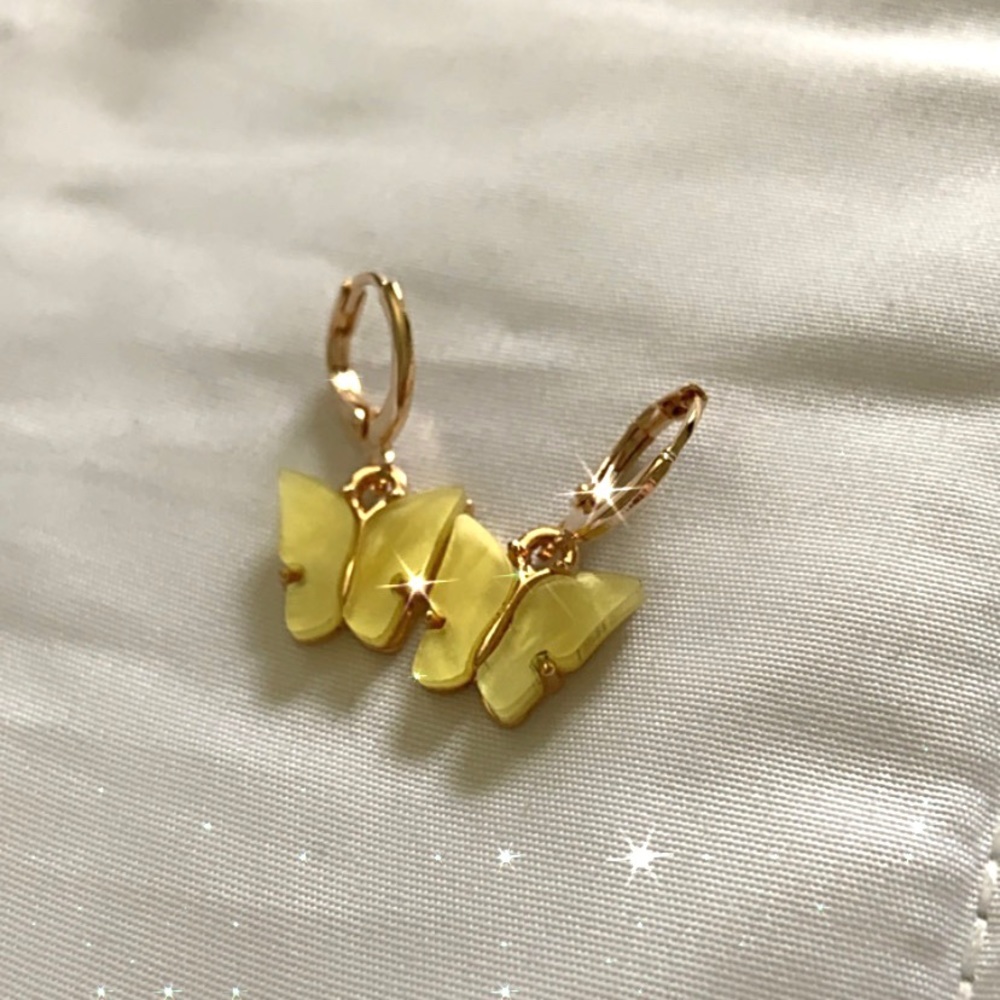 RESTOCKED! yellow butterfly earrings ✨💛🦋 - Picture 5 of 7
